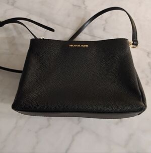 Michael Kors Shoulder Bag.